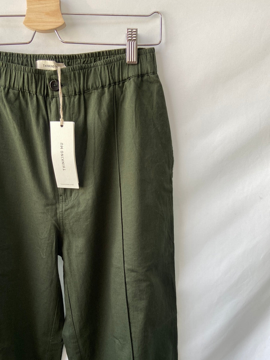 THINKING MU. Pantalón ancho verde T.s