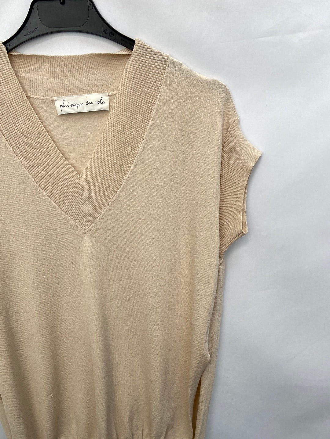 PHISIQUE DU ROLE. Beige knit sleeveless sweater S. Xs