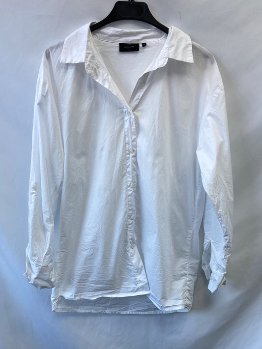 PEPPERCORNS..Oversized white shirt T.XS