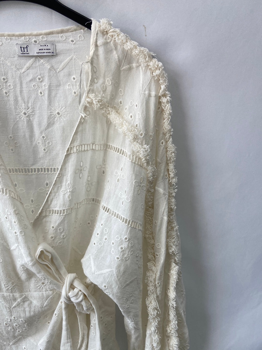 ZARA.Top beige troquelado flexos cruzado T.M