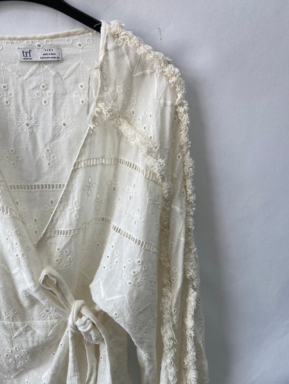 ZARA.Top beige troquelado flexos cruzado T.M