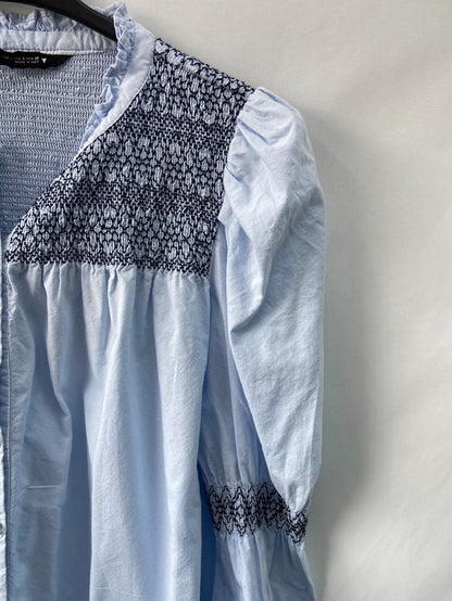 ZARA.Blusa larga bordada T.s