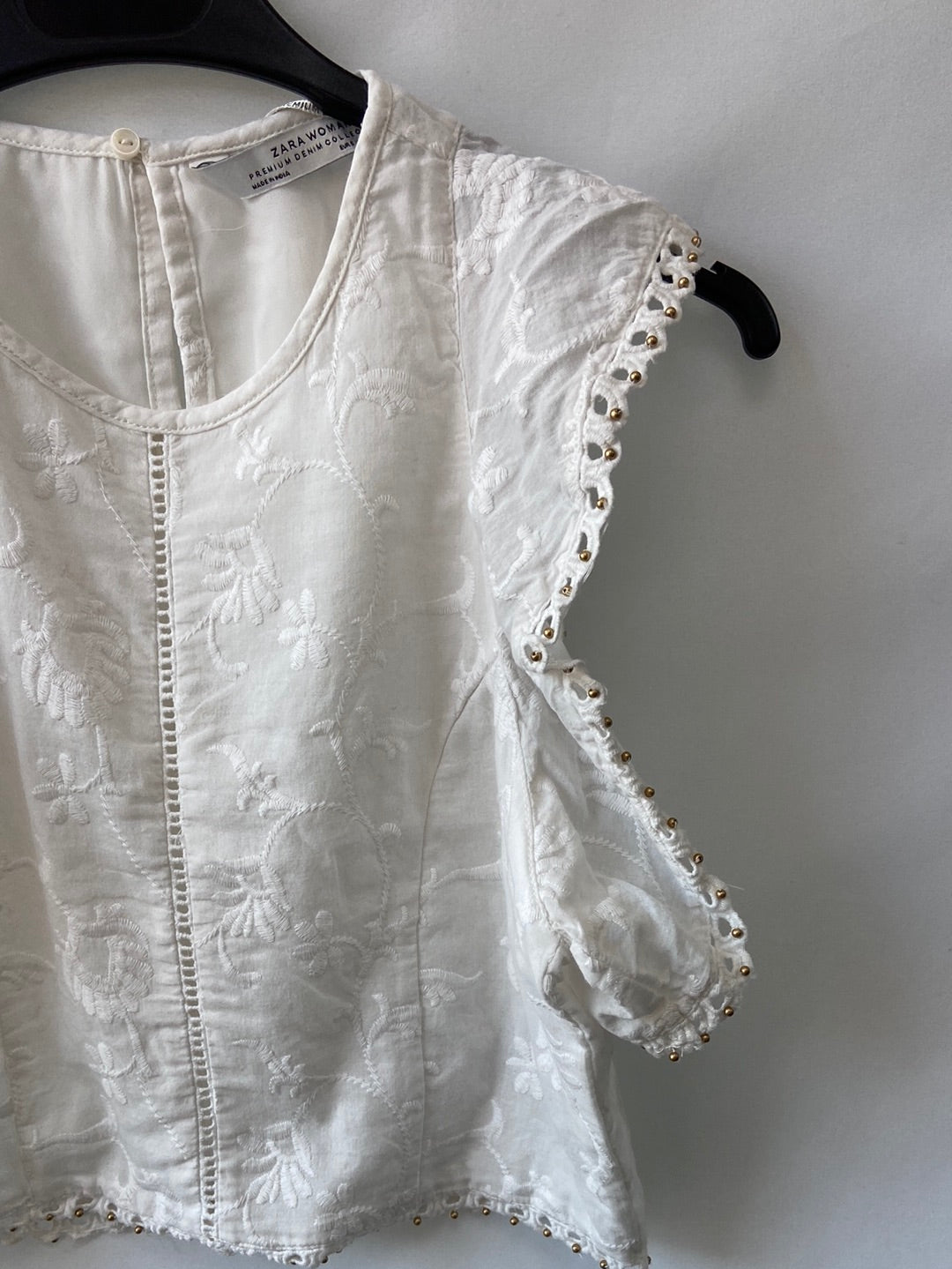 ZARA.Top cortito bordado T.S