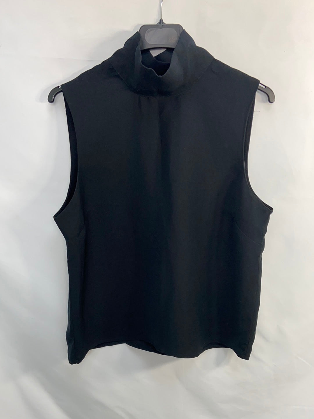 BIKBOK.Blusa negra cuello Perkins T.L
