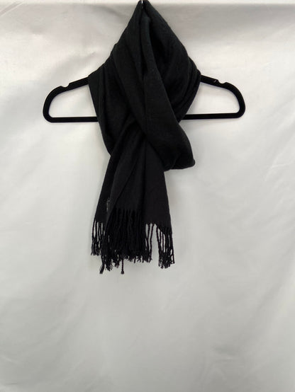 OTRAS.Bufanda clásica negra flecos