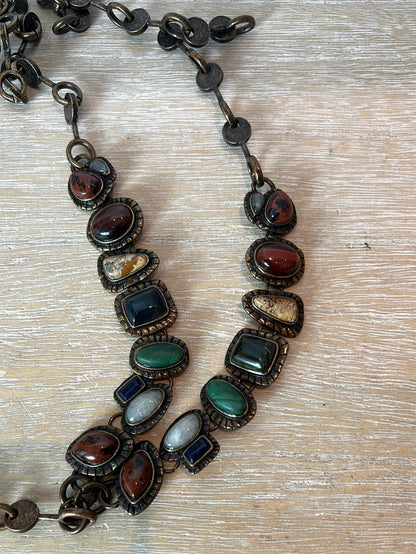 OTRAS. Colgante cobre piedras