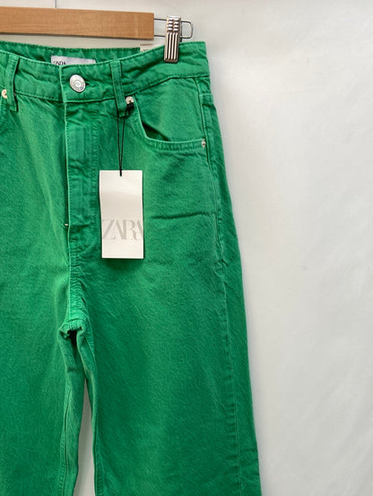 ZARA.Pantalones vaqueros verdes T.36