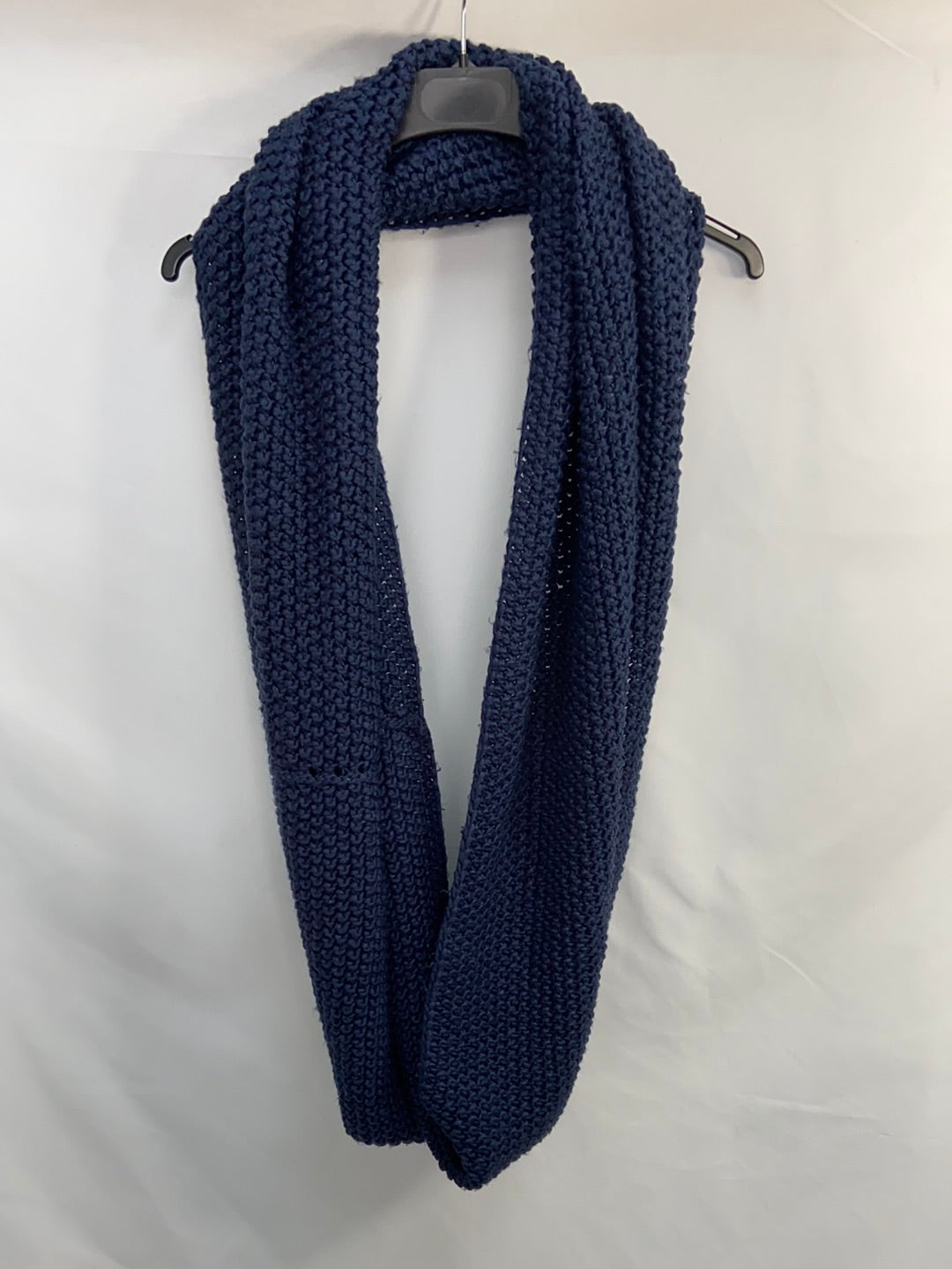 OTRAS.Cuello azul punto oversized