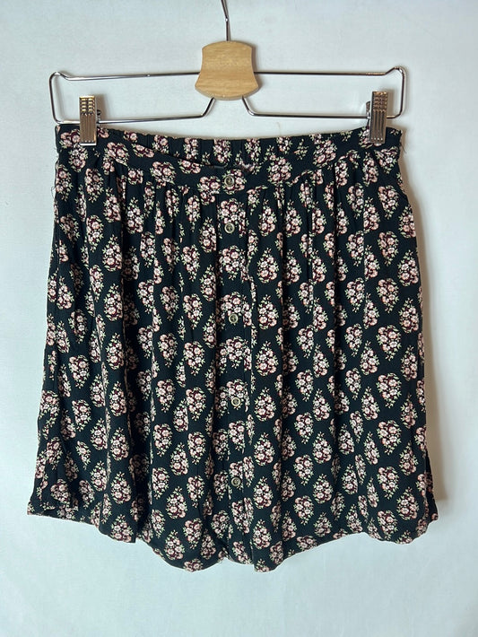 STARDIVARIUS. Flowing black printed skirt. TM