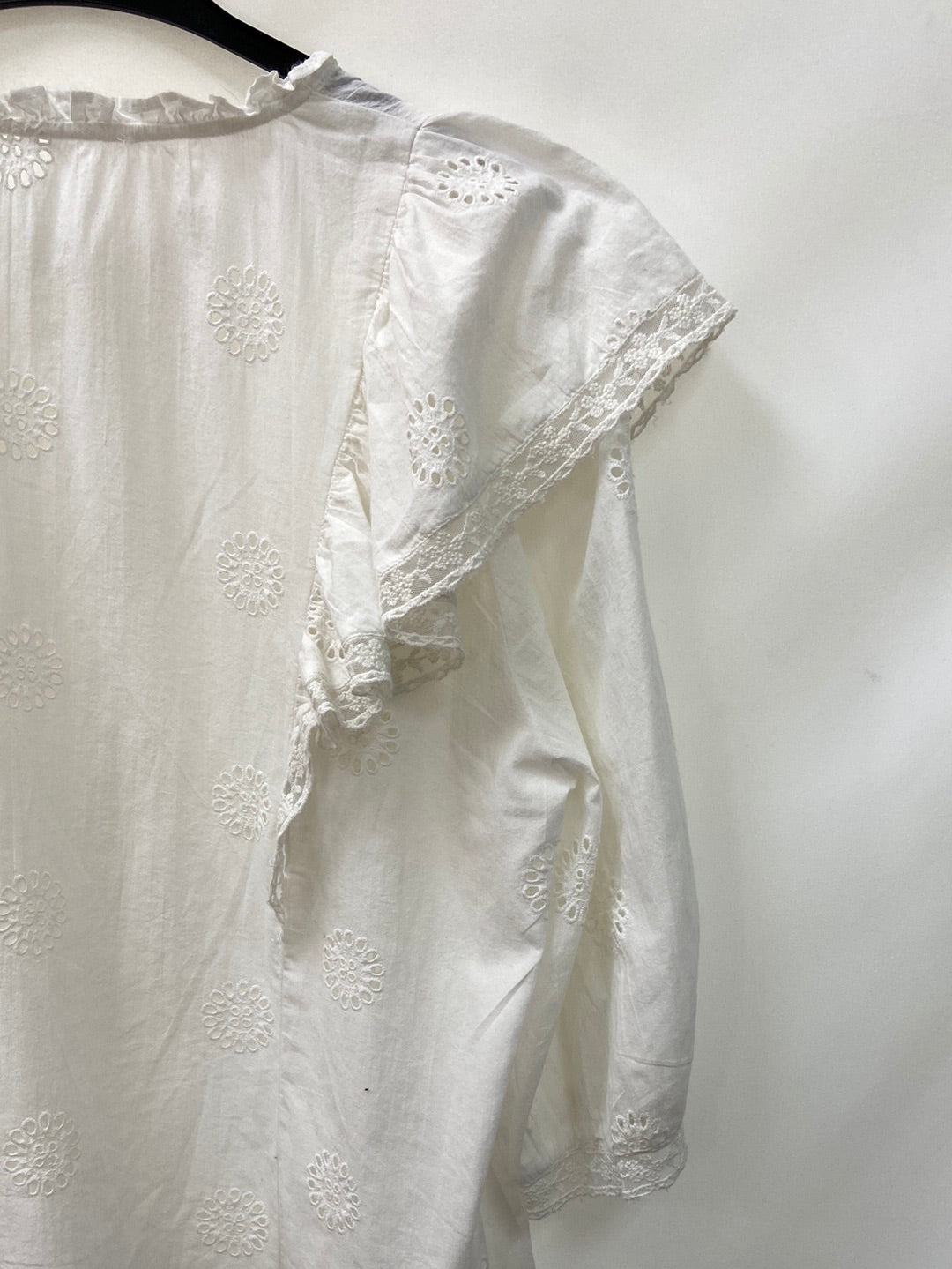 OTRAS.Blusa blanca detalles troquelados manga 3/4 TU (S)