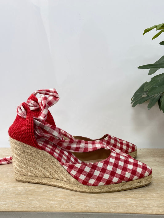 CASTAÑER. Cuñas cuadros vichi rojas T. 38