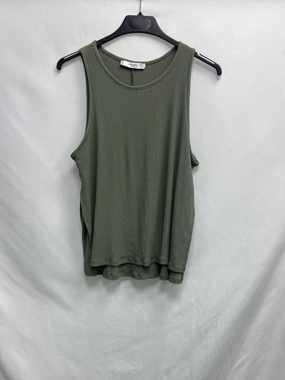 MANGO. Top verde canalé T.m