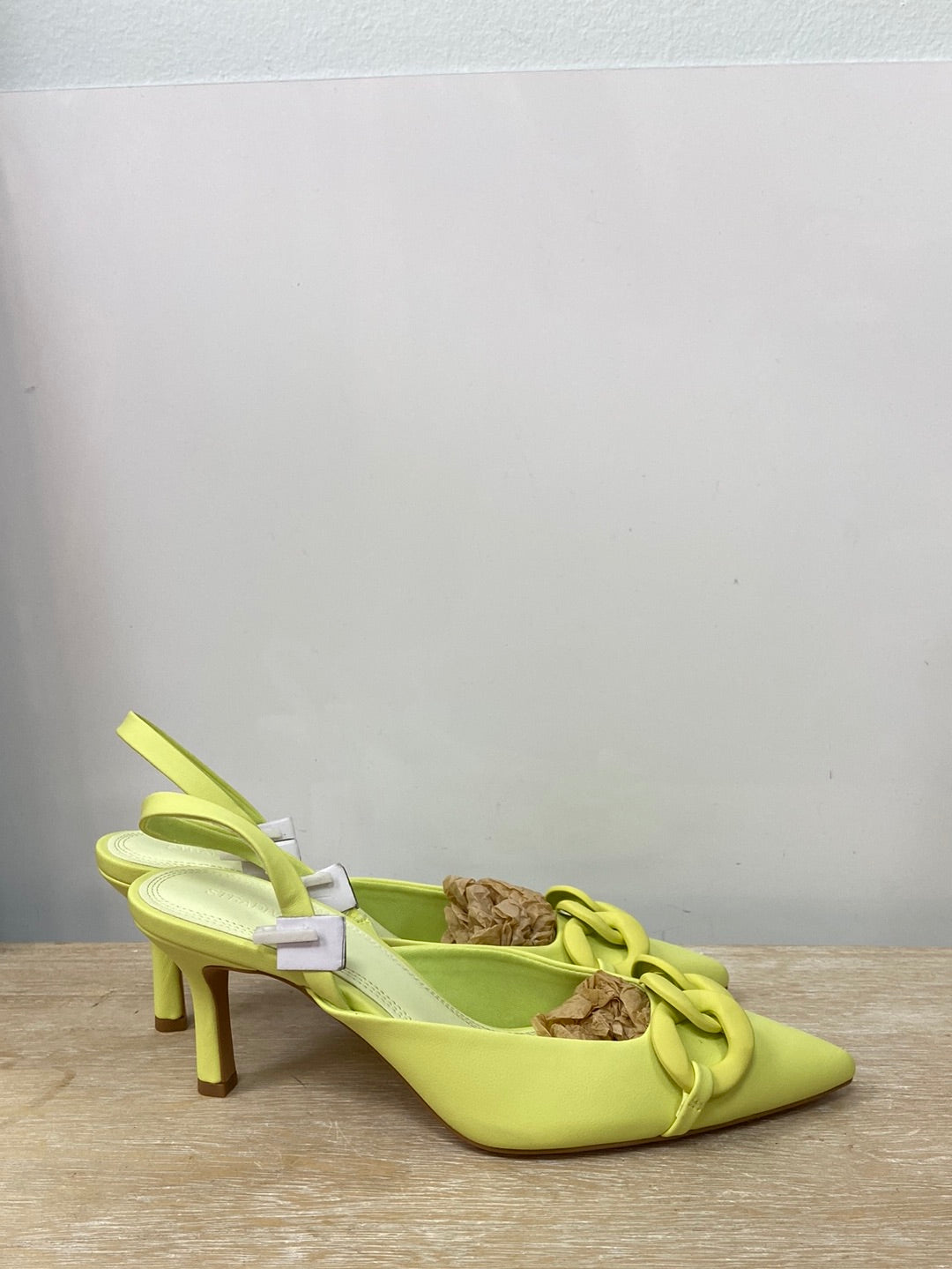 STRADIVARIUS.Stilettos destalonados verde lima T.37