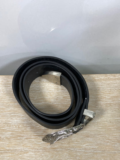 OTRAS.Cinturón hebilla maxi plateada