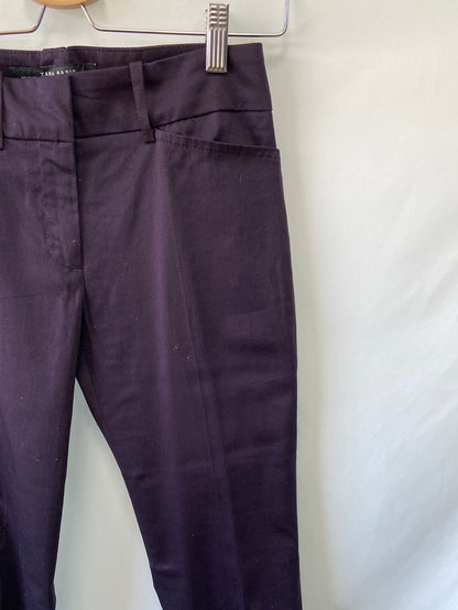 ZARA.Pantalones pinzas morados T.34