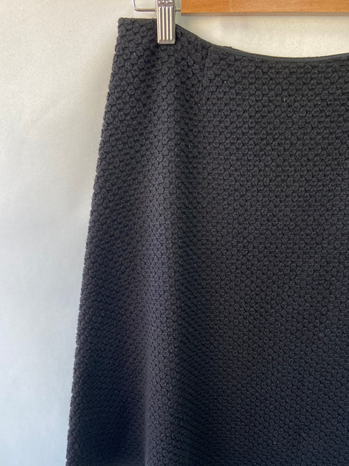 EMPORIO ARMANI. Falda corta negra textura T.44