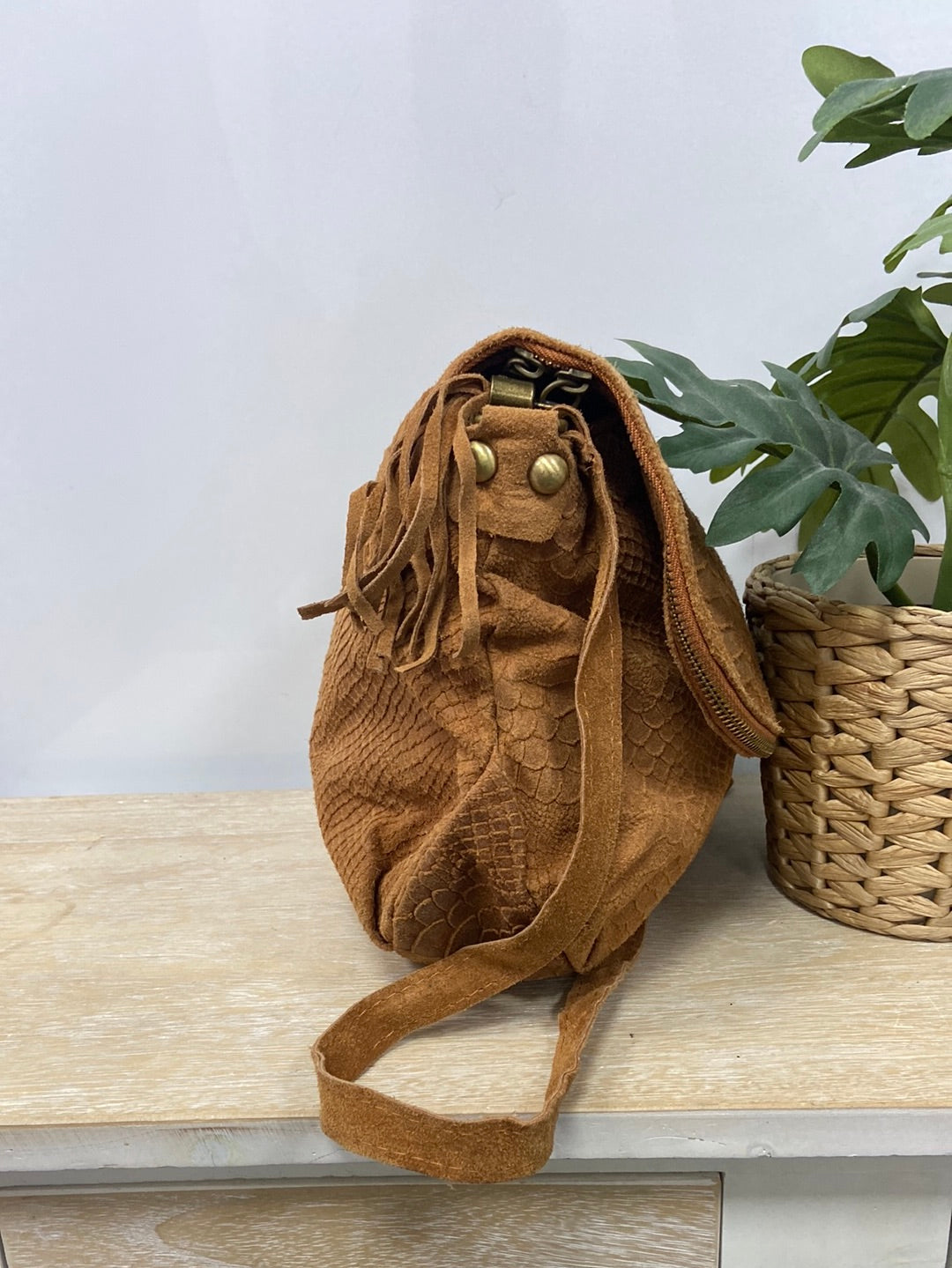 GENUINE LEATHER. Bolso marrón piel bandolera