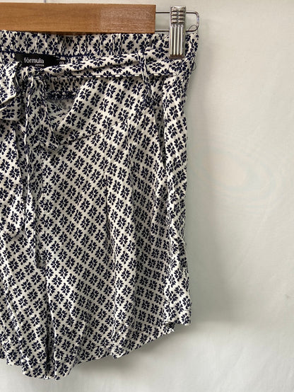 FÓRMULA JOVEN. Shorts fluidos T.38