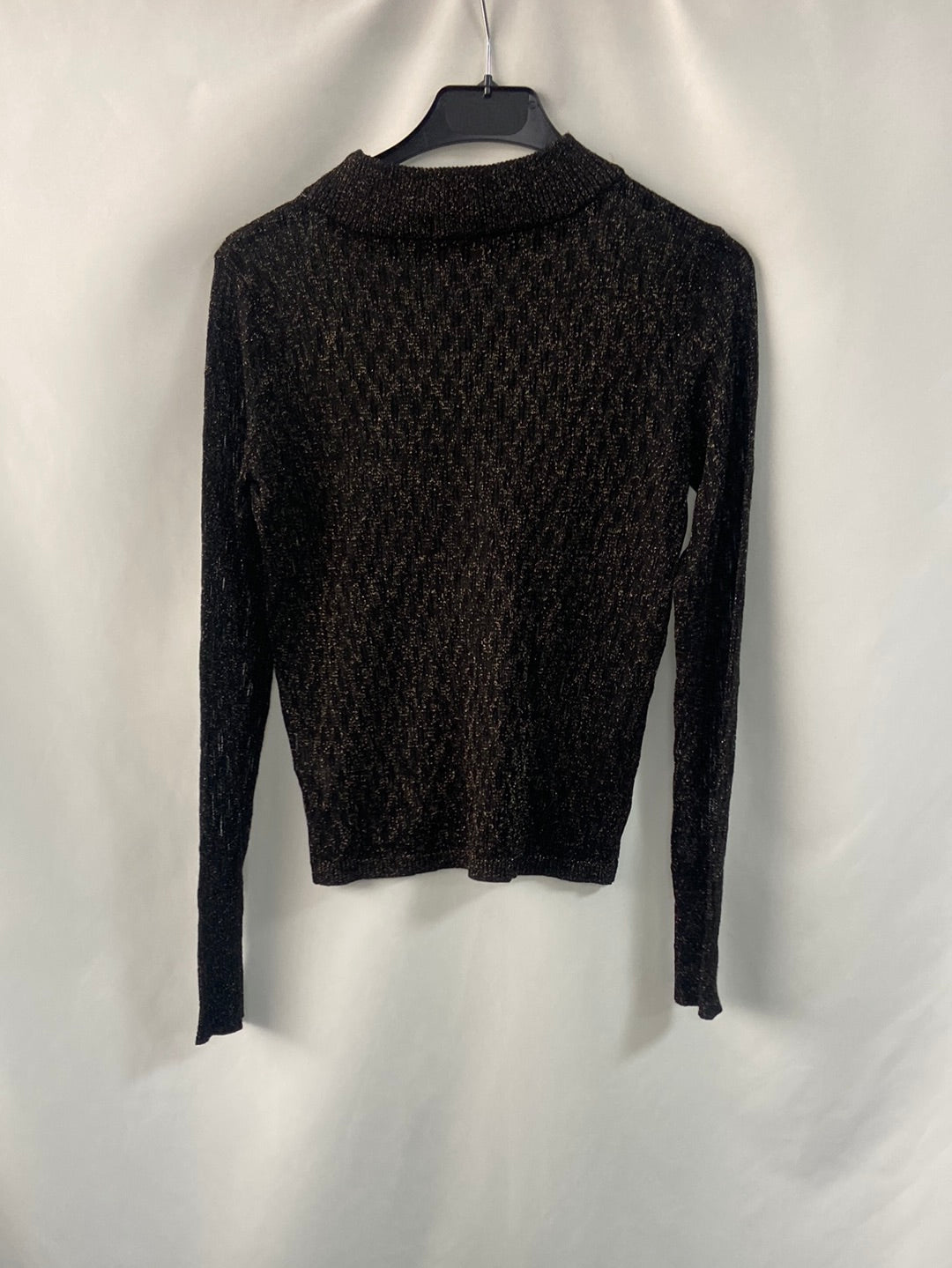 MARIA POMBO.Top/Sweater with golden threads TM