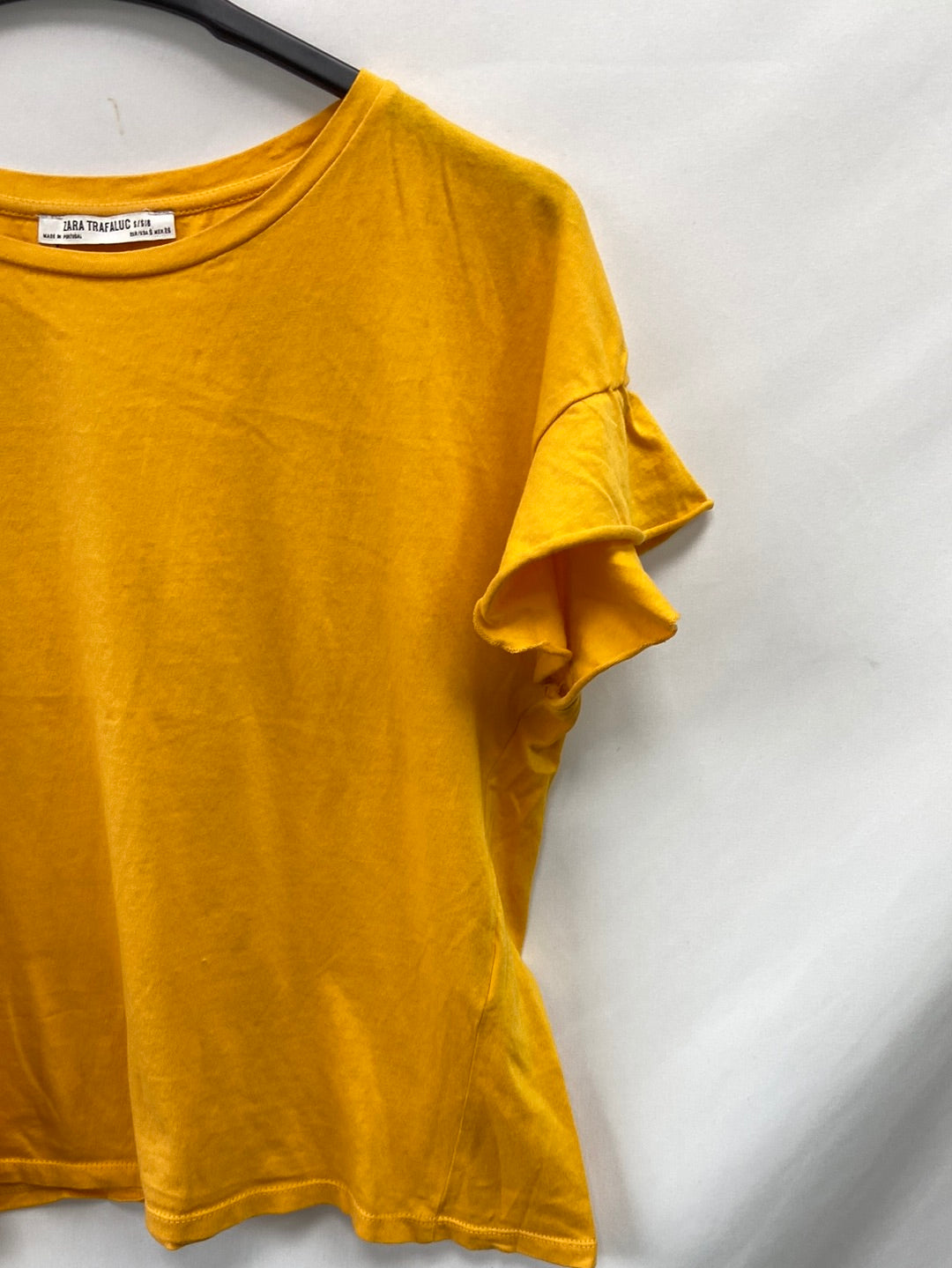 ZARA.Camiseta básica mostaza T.S