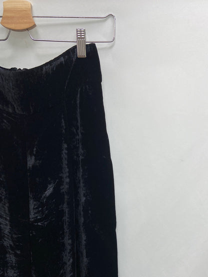 NUDE COLOR. Black velvet pants Ts
