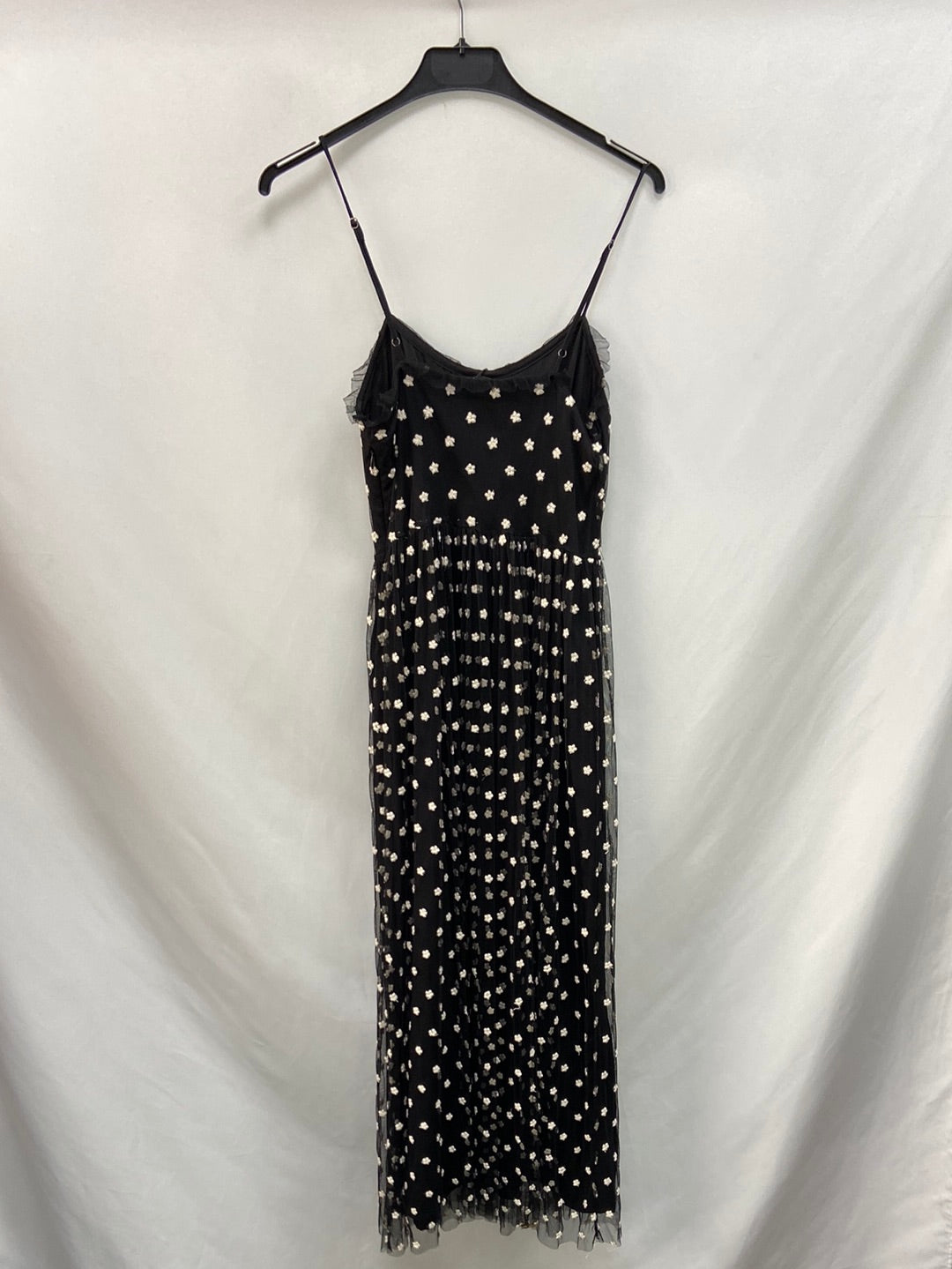 ZARA. Black embroidered dress Ts Hibuy market ZARA. Black embroidered dress Ts Hibuy market