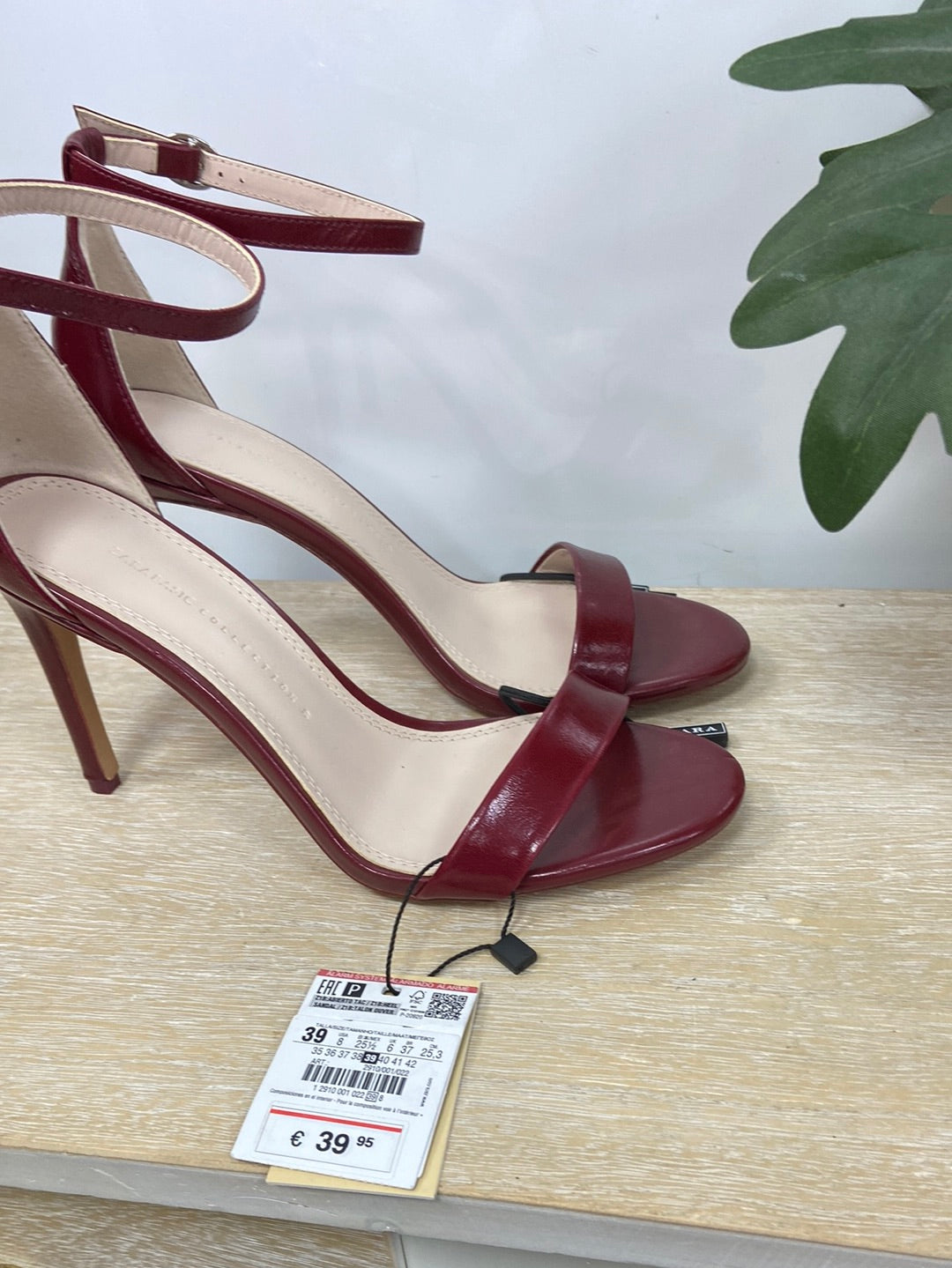 ZARA.Sandalias de tacón de piel T.39