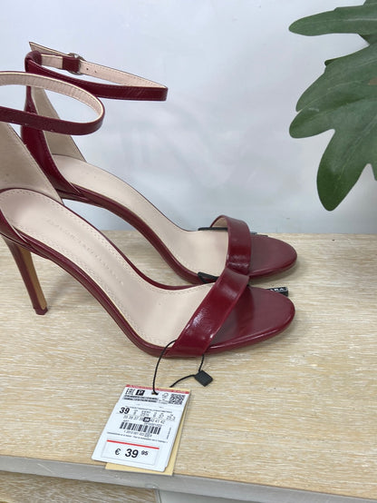 ZARA.Sandalias de tacón de piel T.39