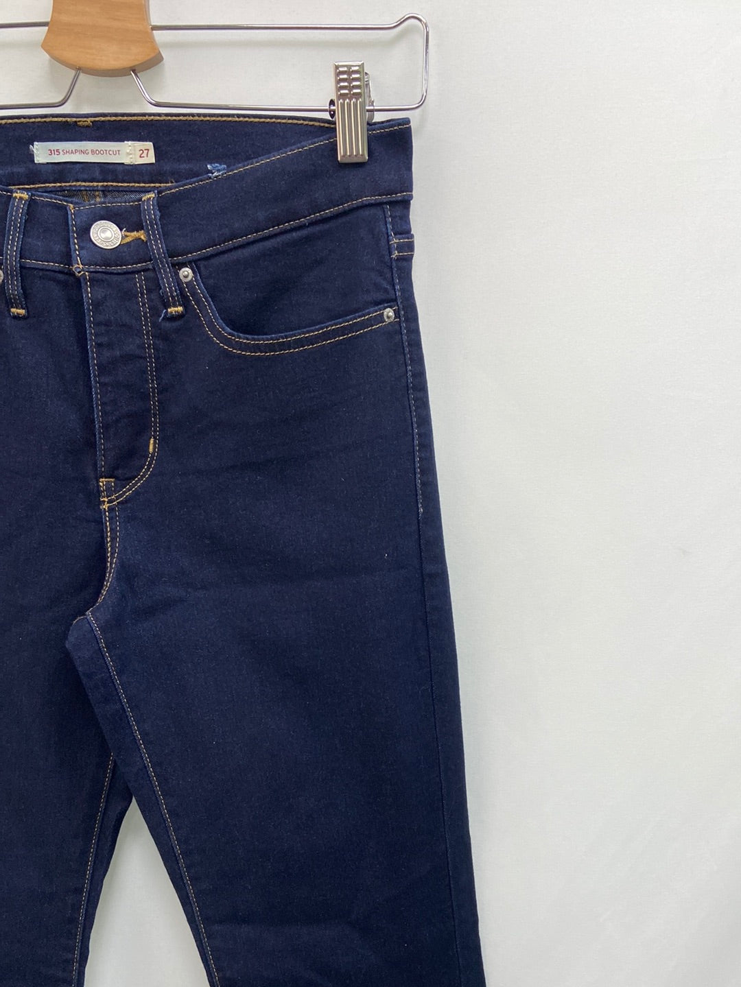 LEVI'S. Pantalón campana oscuro T.(27)38