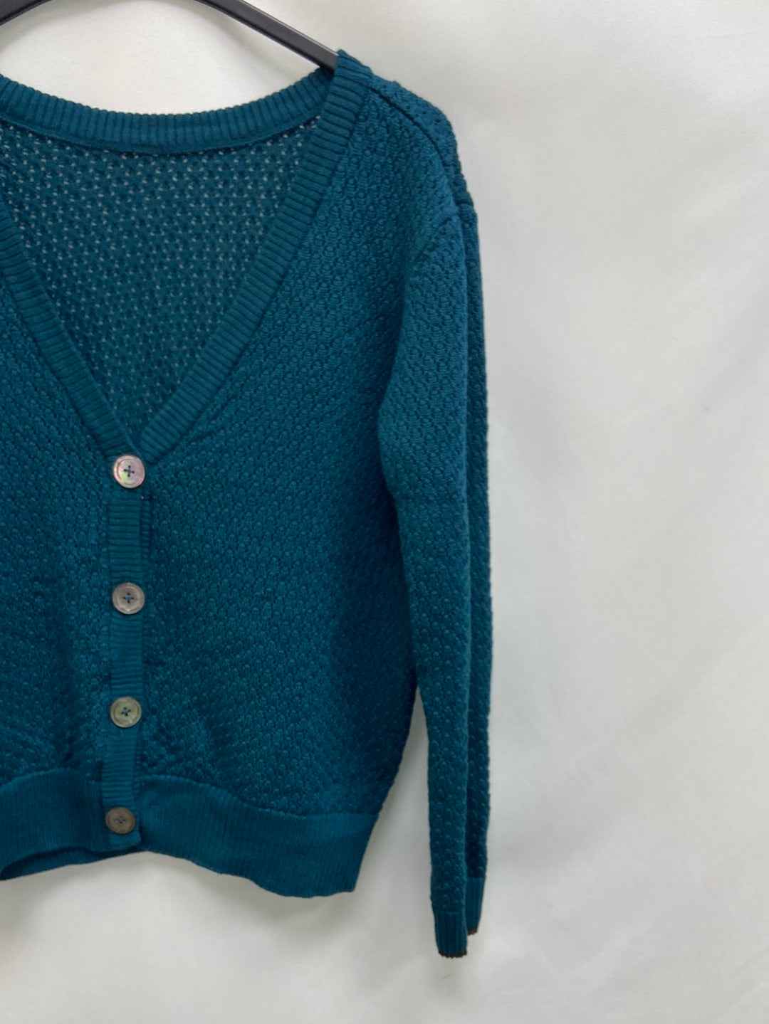 COUNTING CLOUDS. Rebeca verde abotonada T.m