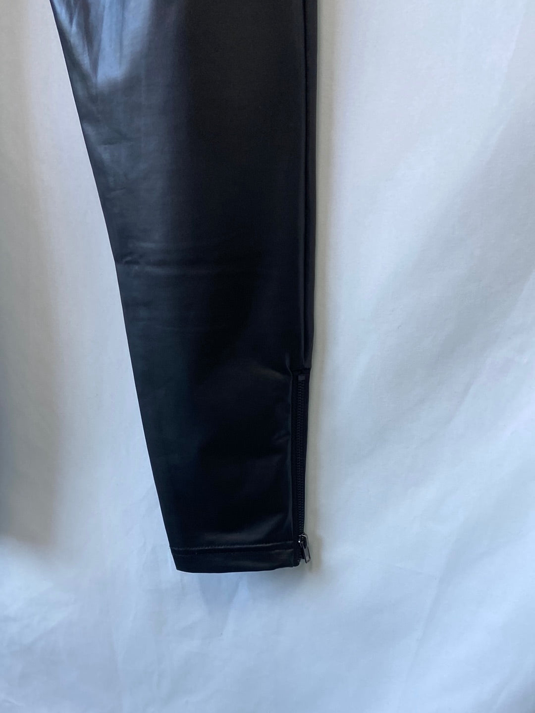 CALZEDONIA.Leggings polipiel negros T.S
