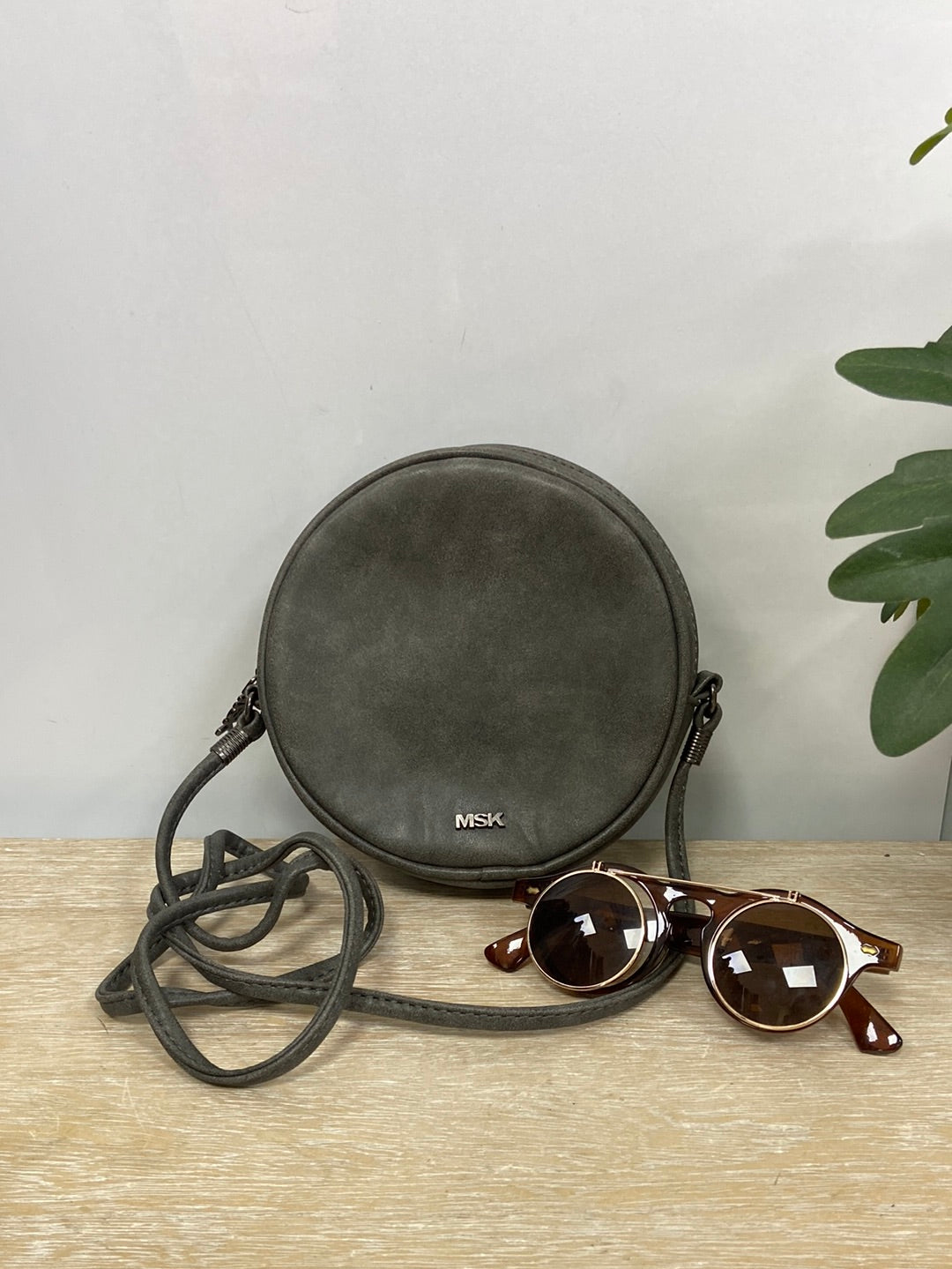 MISAKO. Round grey bag