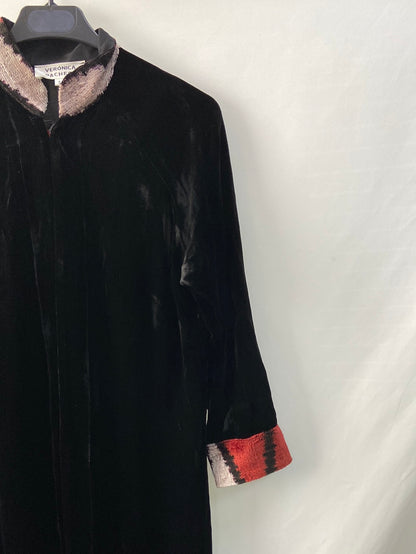 VERÓNICA PACHECO.Top largo/kimono terciopelo bordado T.s