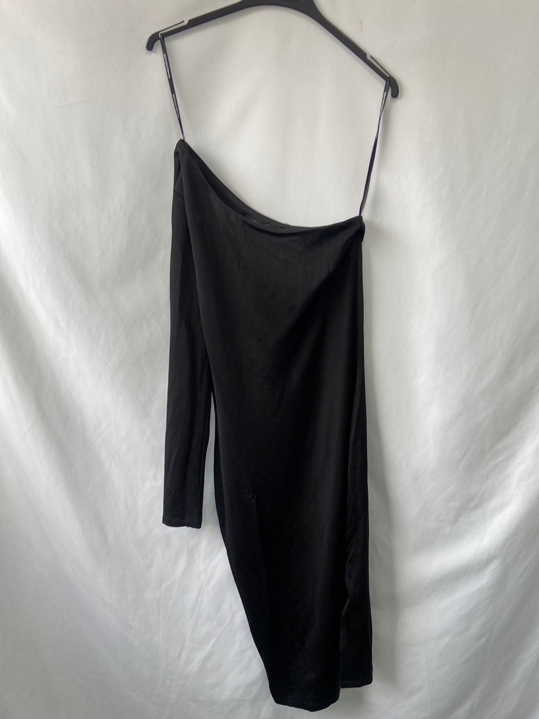 WAREHOUSE.Vestido negro asimétrico T.S/M