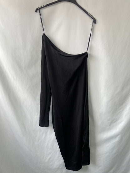 WAREHOUSE.Vestido negro asimétrico T.S/M