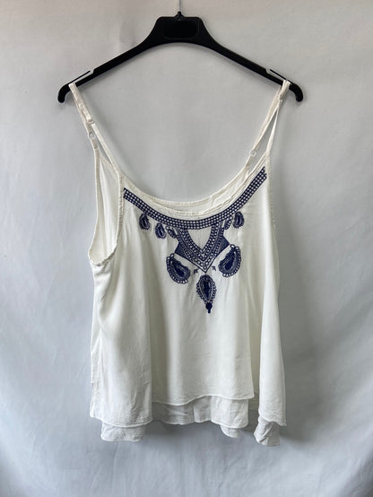 INSIDE.Top blanco bordado T.L