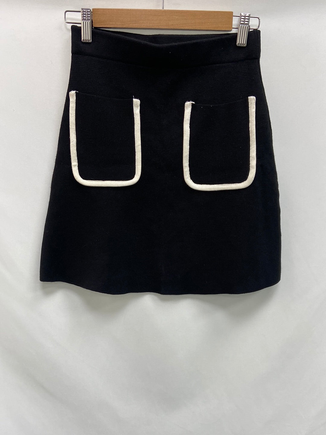 ZARA.Falda corta acampanada T.XS