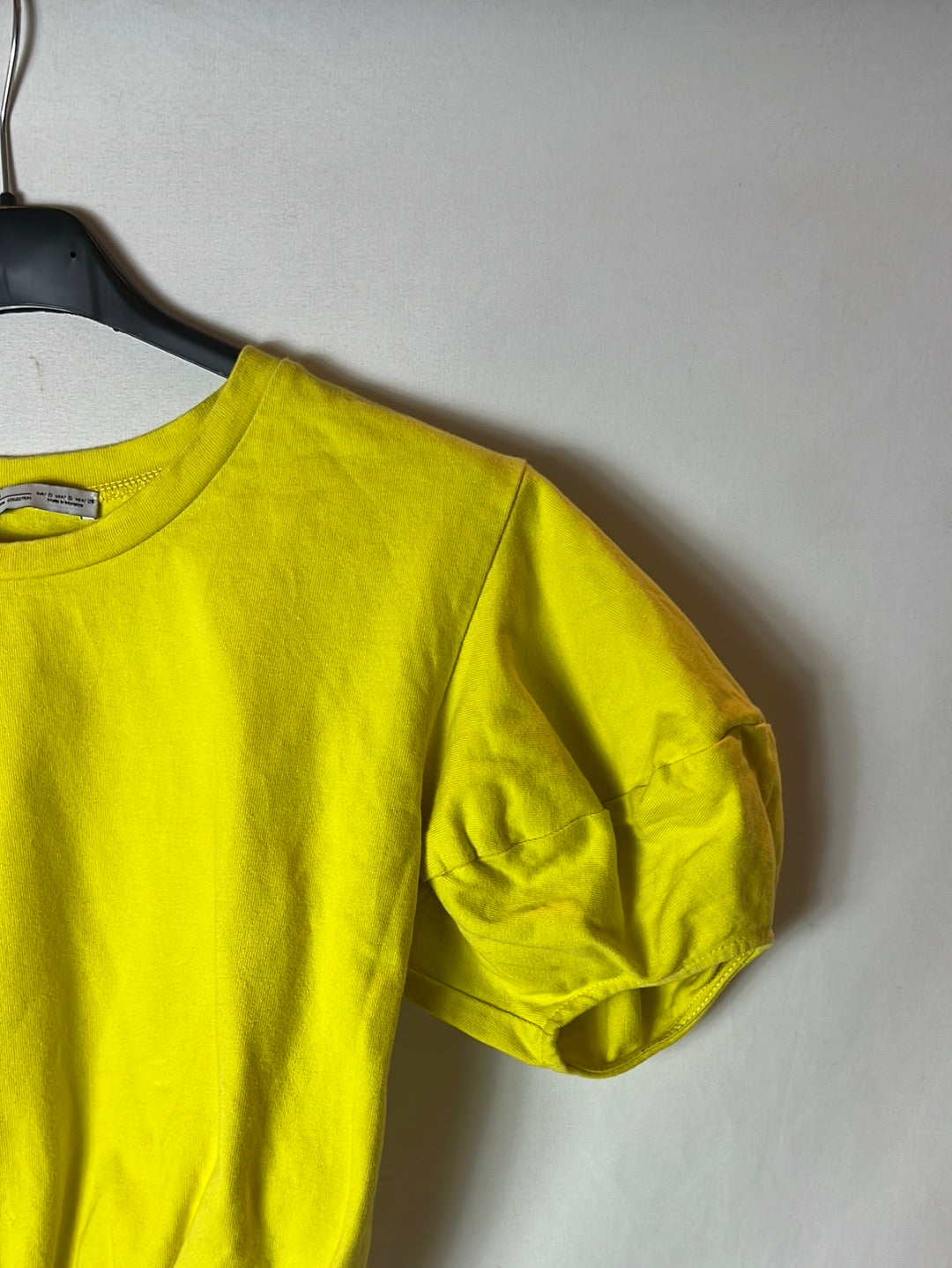 ZARA. Top/camiseta amarilla T.s