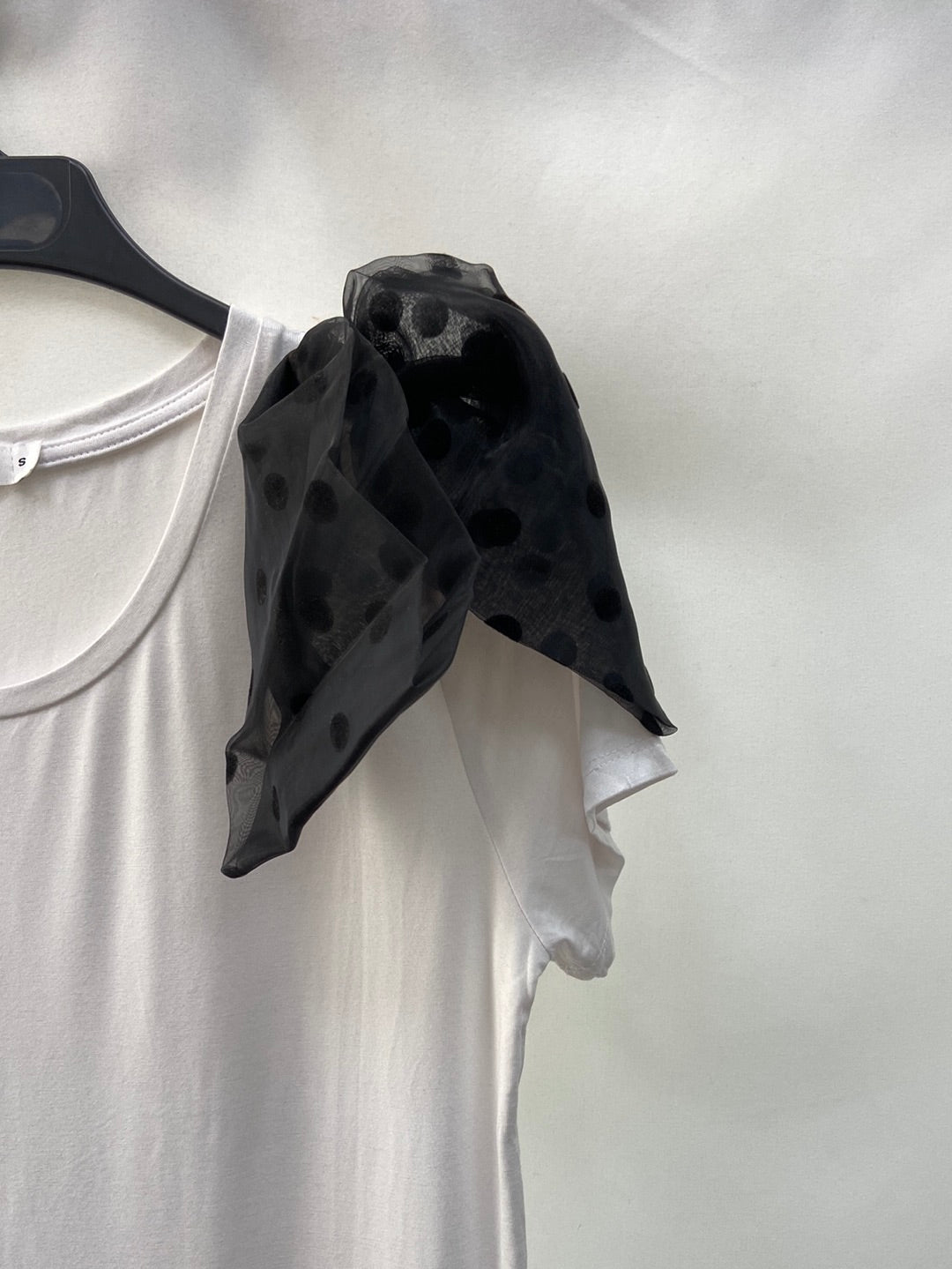 DAPHNEA.White t-shirt with plumeti detail TS