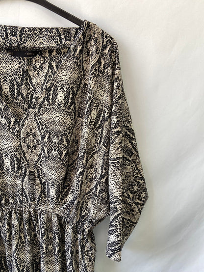 SFERA. Short animal print Ts dress