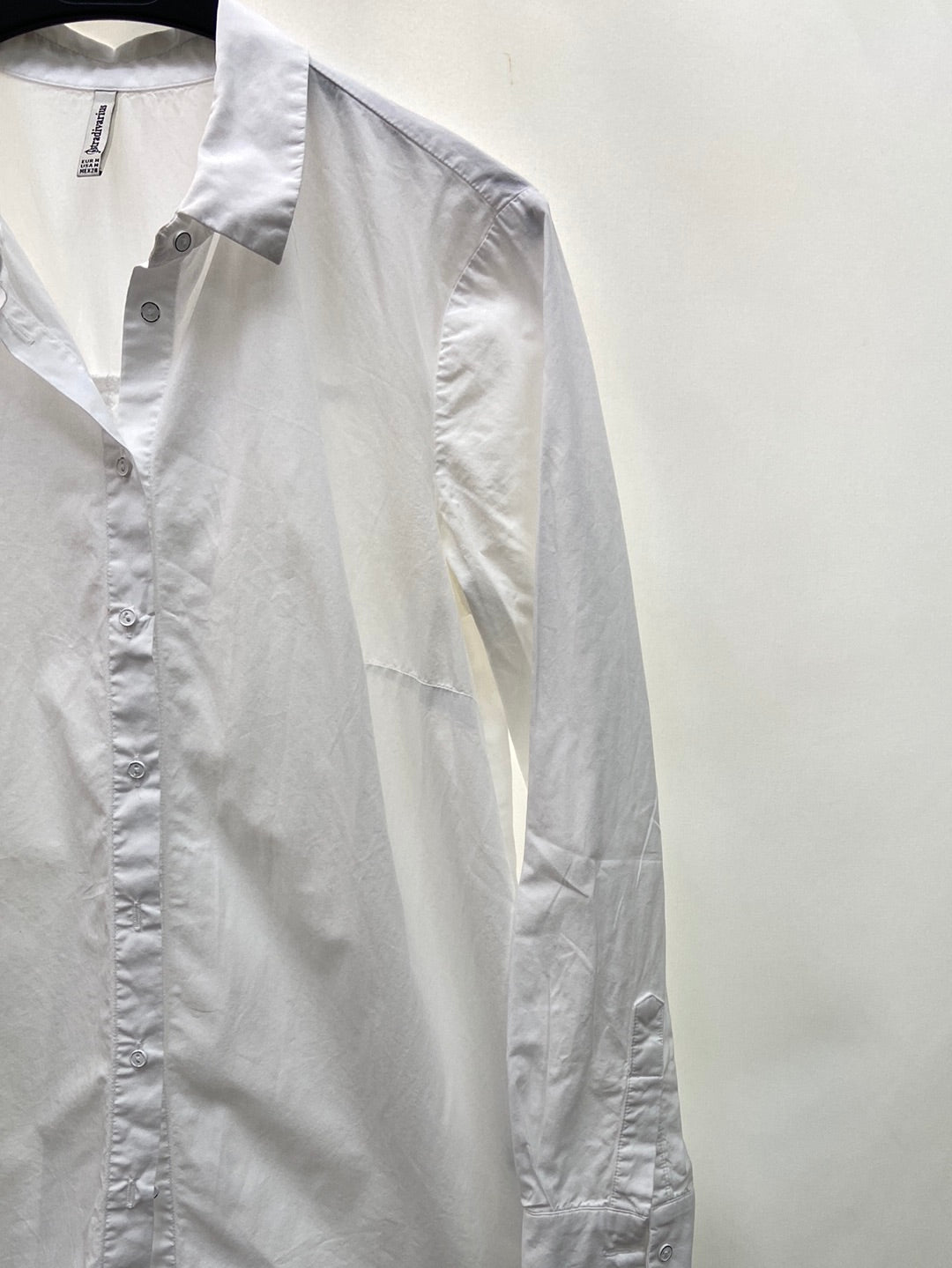 STRADIVARIUS.Camisa blanca detalle espalda T.M