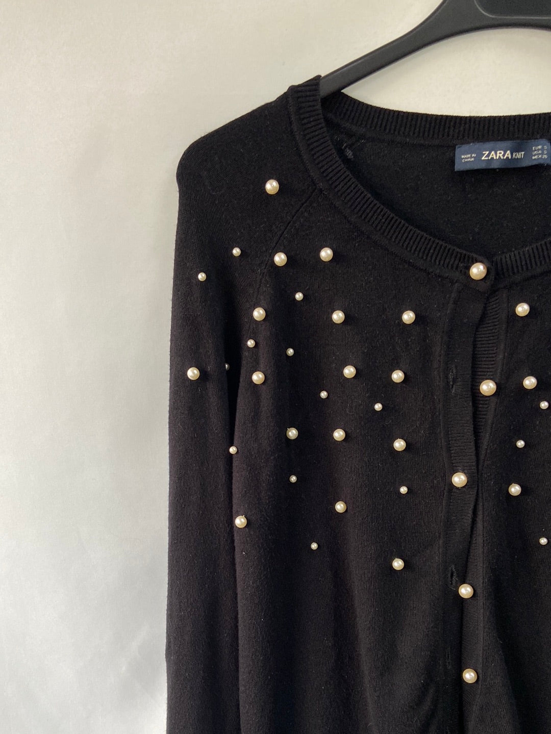 ZARA.Black knit cardigan with Ts pearls