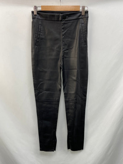 ZARA. Pantalón polipiel negro T.S