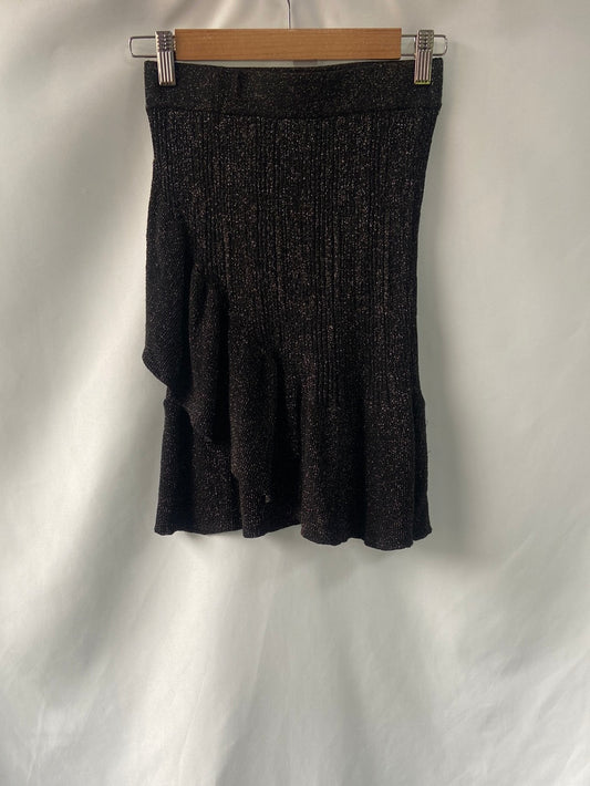 MARÍA POMBO. Short skirt with gold threads TS