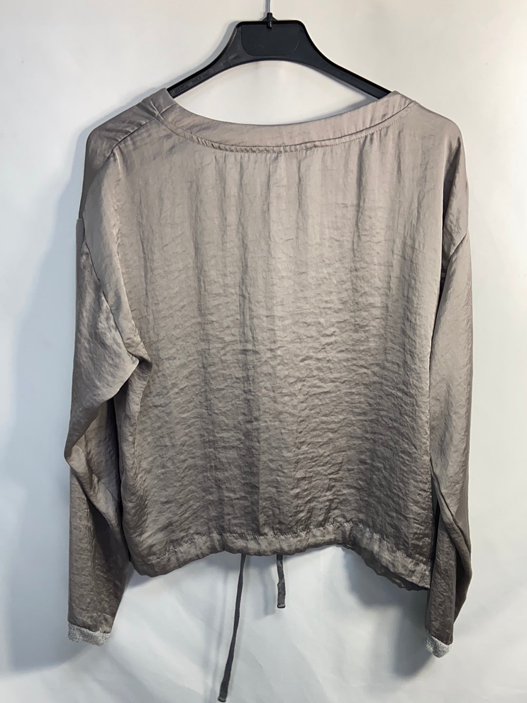 ZARA.blusa gris satinada T.s