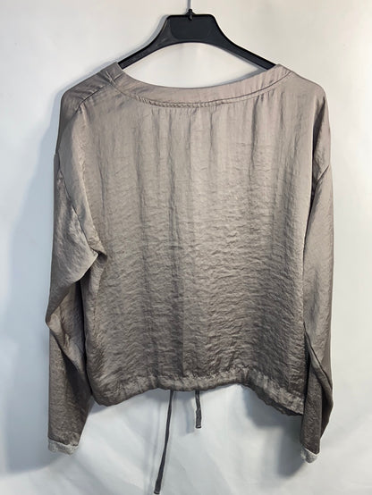 ZARA.blusa gris satinada T.s