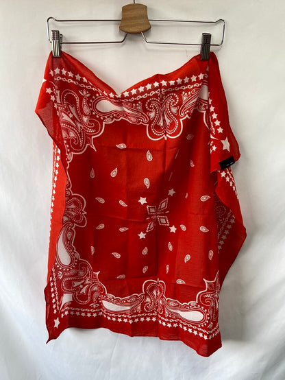 FRAAS.Pañuelo rojo cuadrado amebas