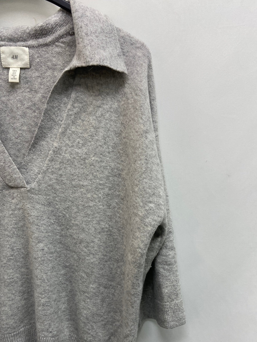 H&M.Jersey estilo pollero gris T.S