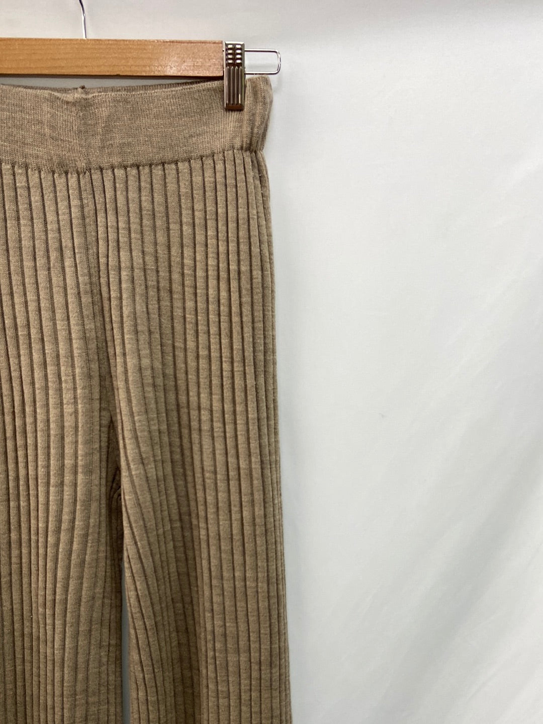 PRIMARK. Pantalón de punto camel T.s