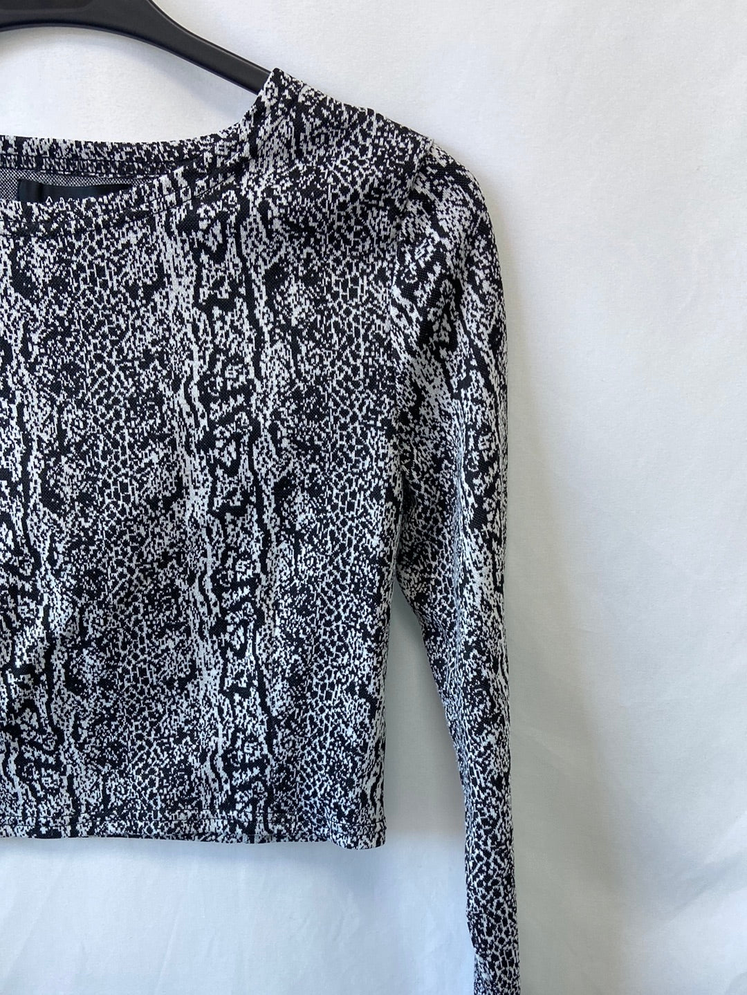 AMISU.Croptop punto elastico serpiente T.36